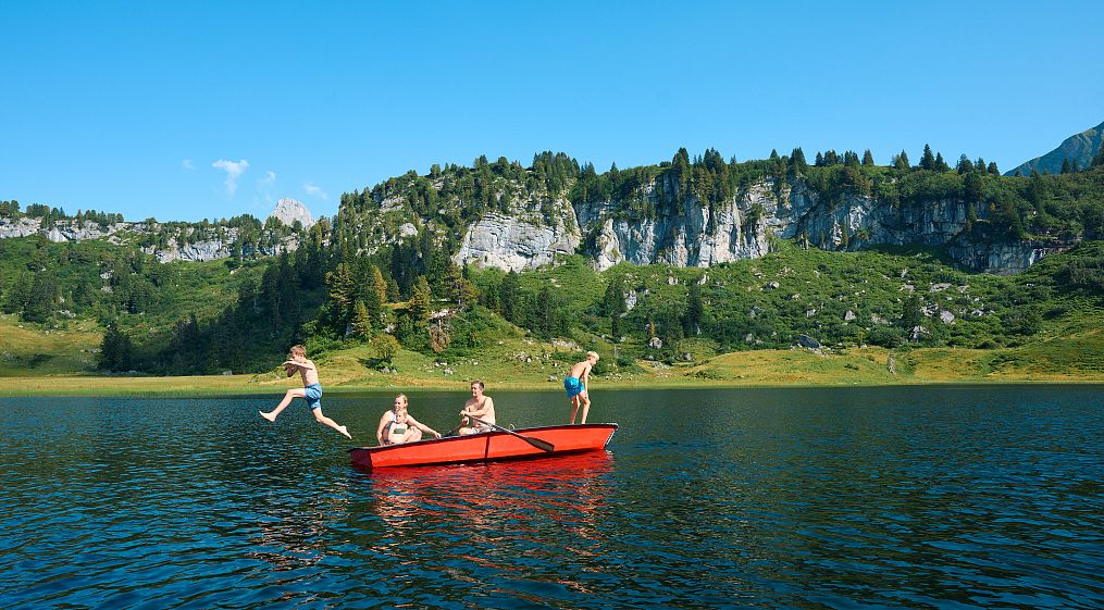 Baden &amp; Ruderbootfahren am Körbersee