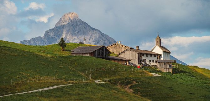The Walser settlement of Bürstegg lies in the foreground, with the Biberkopf rising in the background.