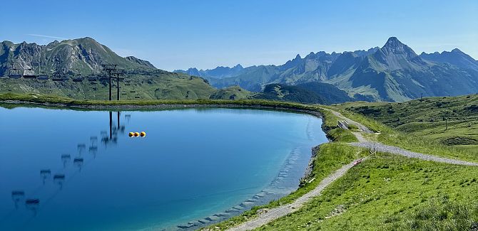 Panorama Lake with Biberkopf in the background and the Hochalpbahn above.