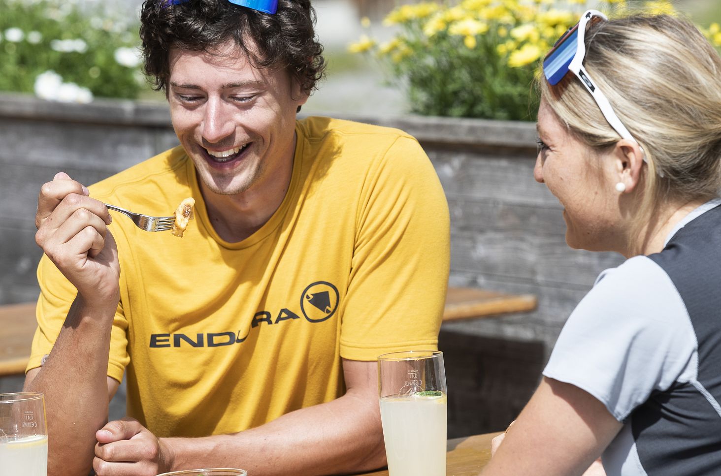 Drone shot of the Auenfelder Hut, surrounded by a vast green meadow.