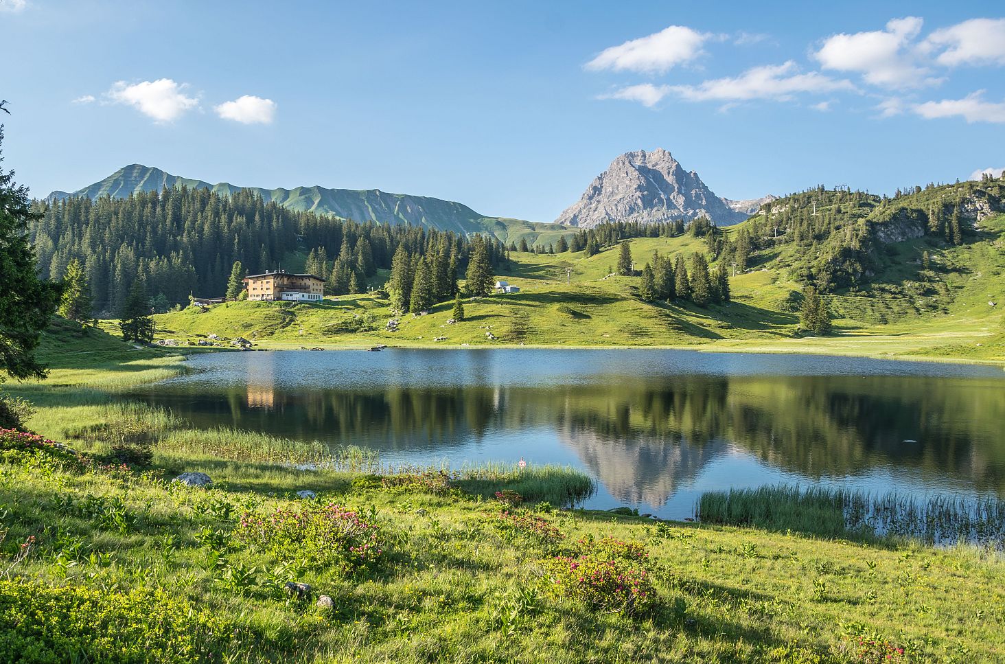 koerbersee-mit-hoeferspitze-und-widderstein-c-michael-meusburger-bregenzerwald-tourismus