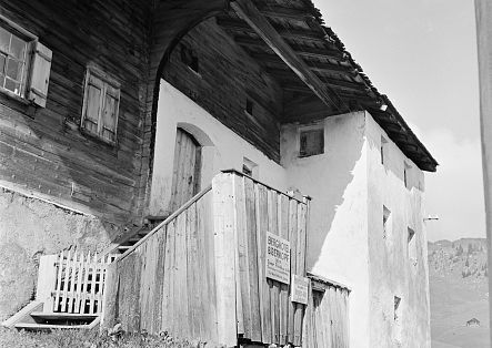 Historic photo of the Walserhus in Warth.