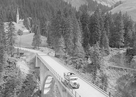 Historic image of the Tannberg Bridge in Schröcken.