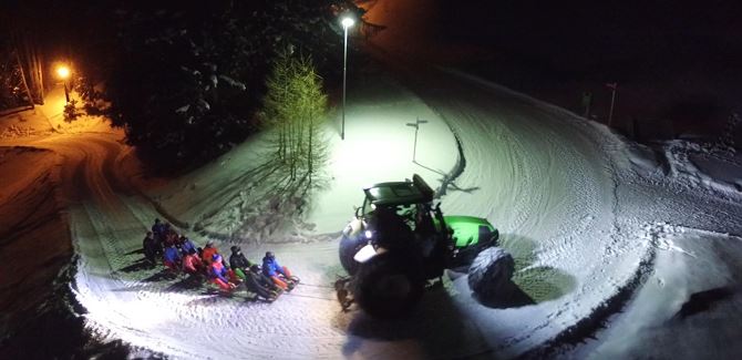 Rodelabend in Warth mit Traktorauffahrt.