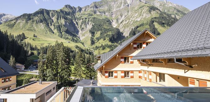 Sundowner at the Berghaus Pool