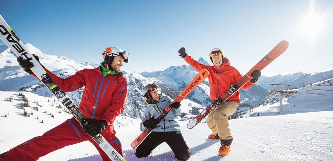 Ski Opening mit JOSH. & 'Zug nach Wien' live.