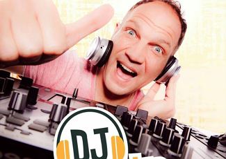 DJ Hasamohr in der S1 Ski Lounge am Salober