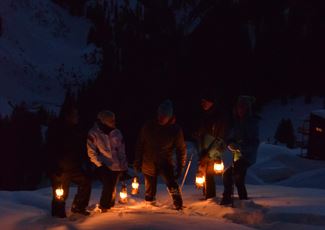 Familienfreundliche Fackelwanderung - Skischule Salober-Schröcken
