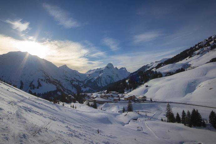 An der Talabfahrt | Aadla Walser Chalets