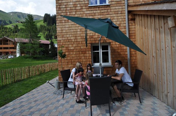 schöne Gartenterrasse