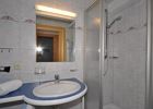 App. 4 Badezimmer mit Dusche