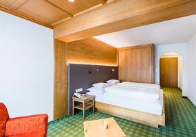4=3, Doppelzimmer Alpenrose I