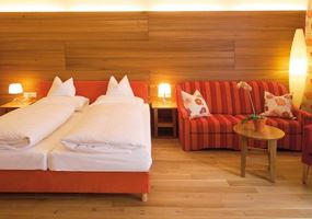 4=3, Familien Suite I